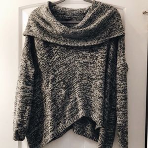 Loose turtleneck/cowl neck sweater